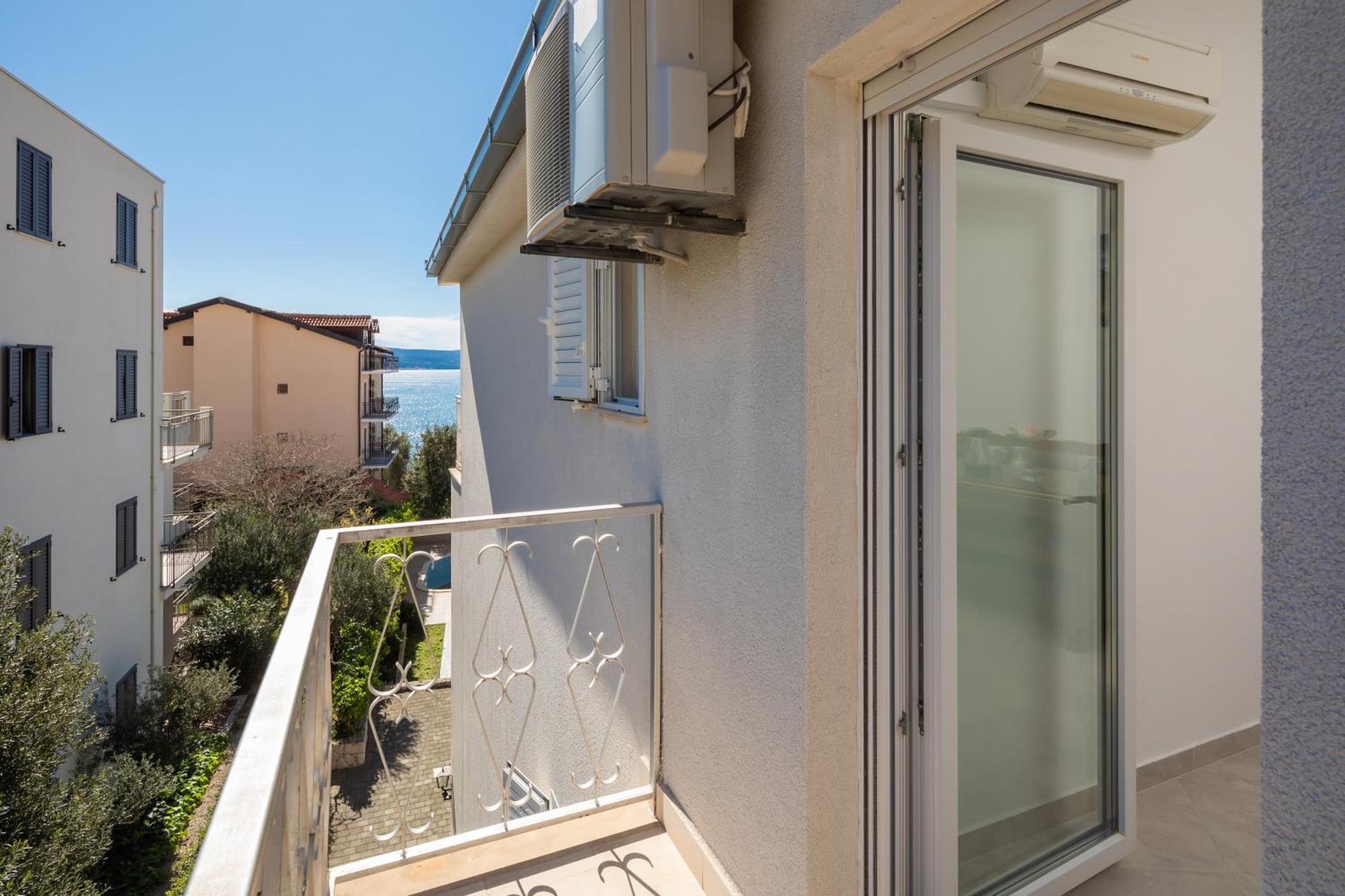 Sunshine Suites Omiš Extérieur photo