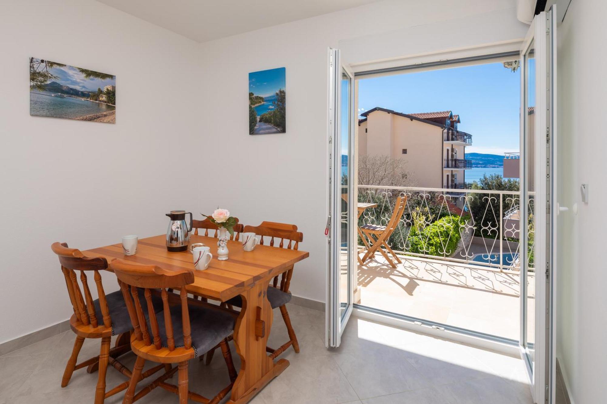 Sunshine Suites Omiš Extérieur photo