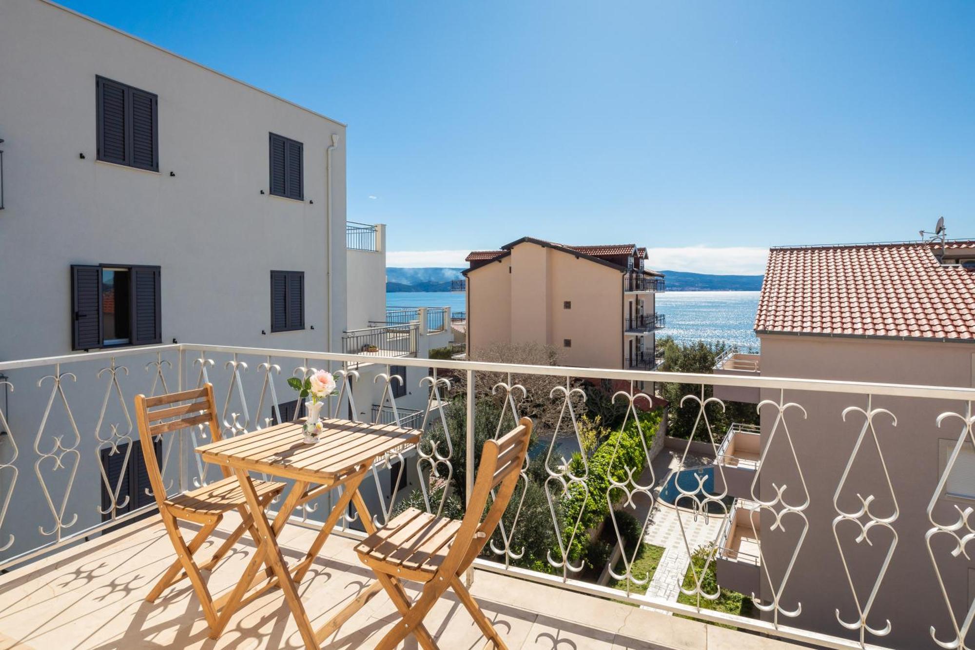 Sunshine Suites Omiš Extérieur photo