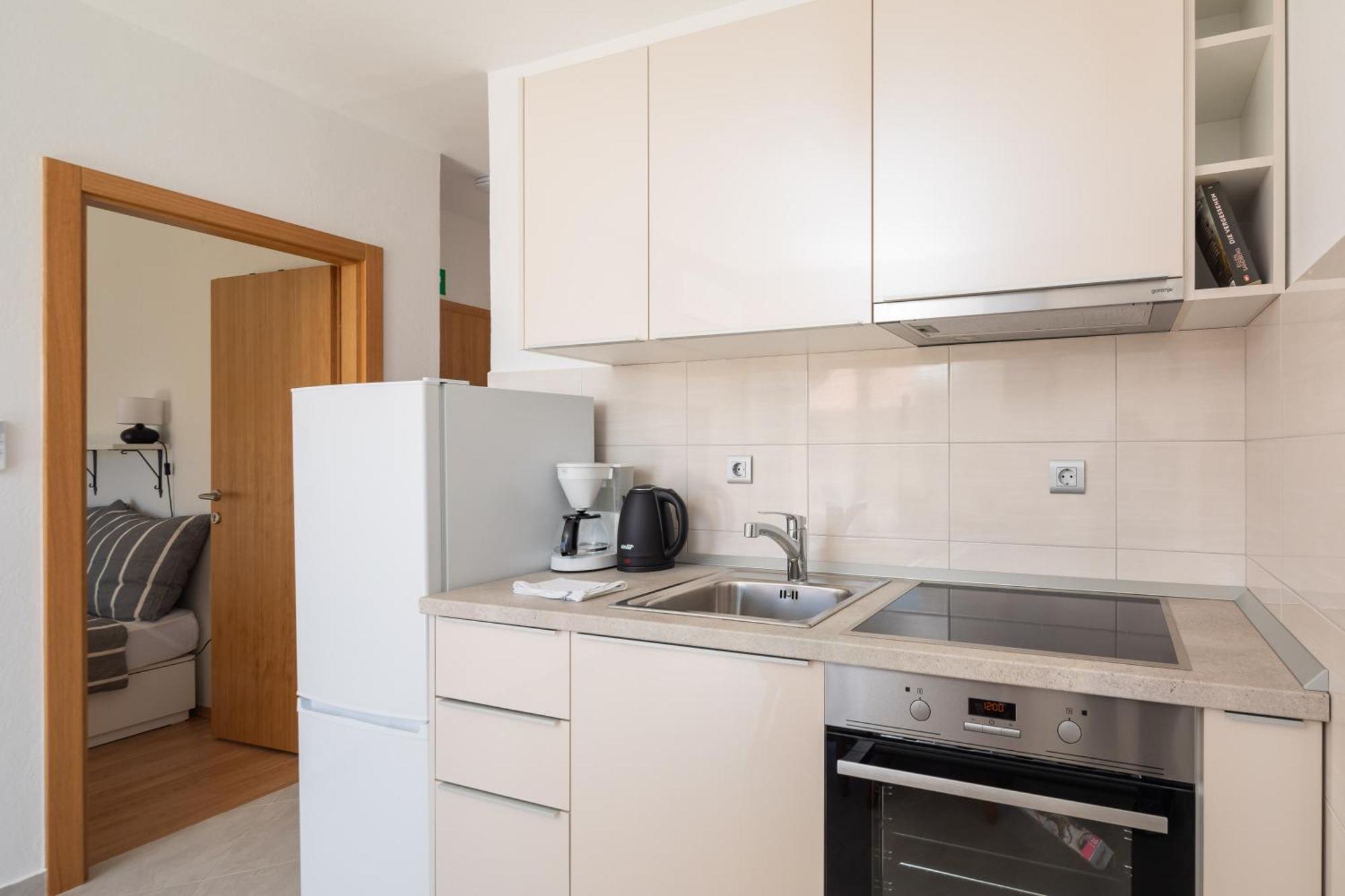 Sunshine Suites Omiš Extérieur photo