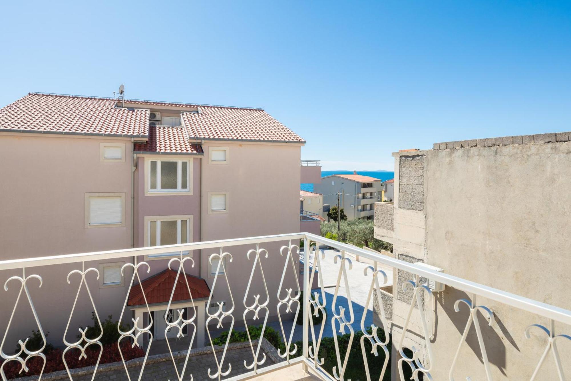 Sunshine Suites Omiš Extérieur photo
