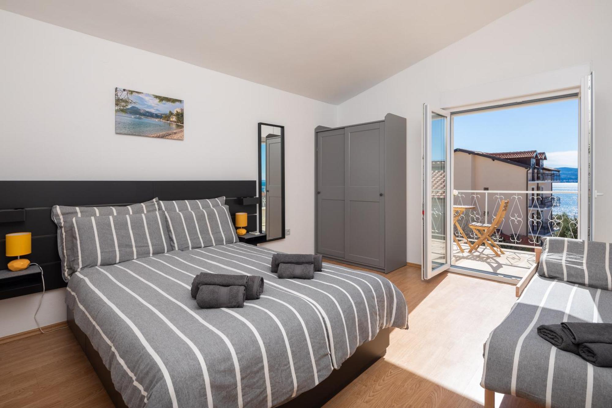 Sunshine Suites Omiš Extérieur photo