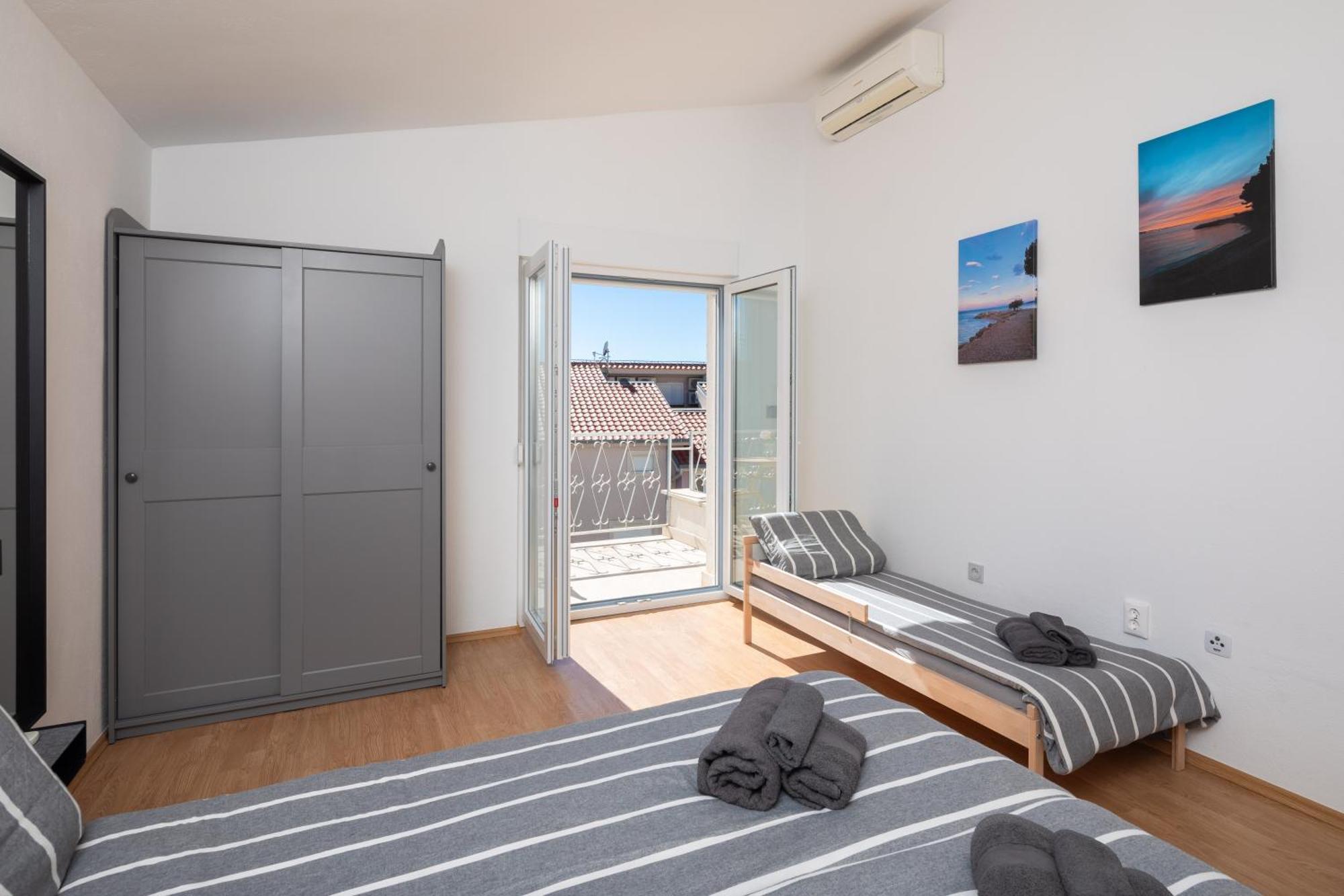 Sunshine Suites Omiš Extérieur photo