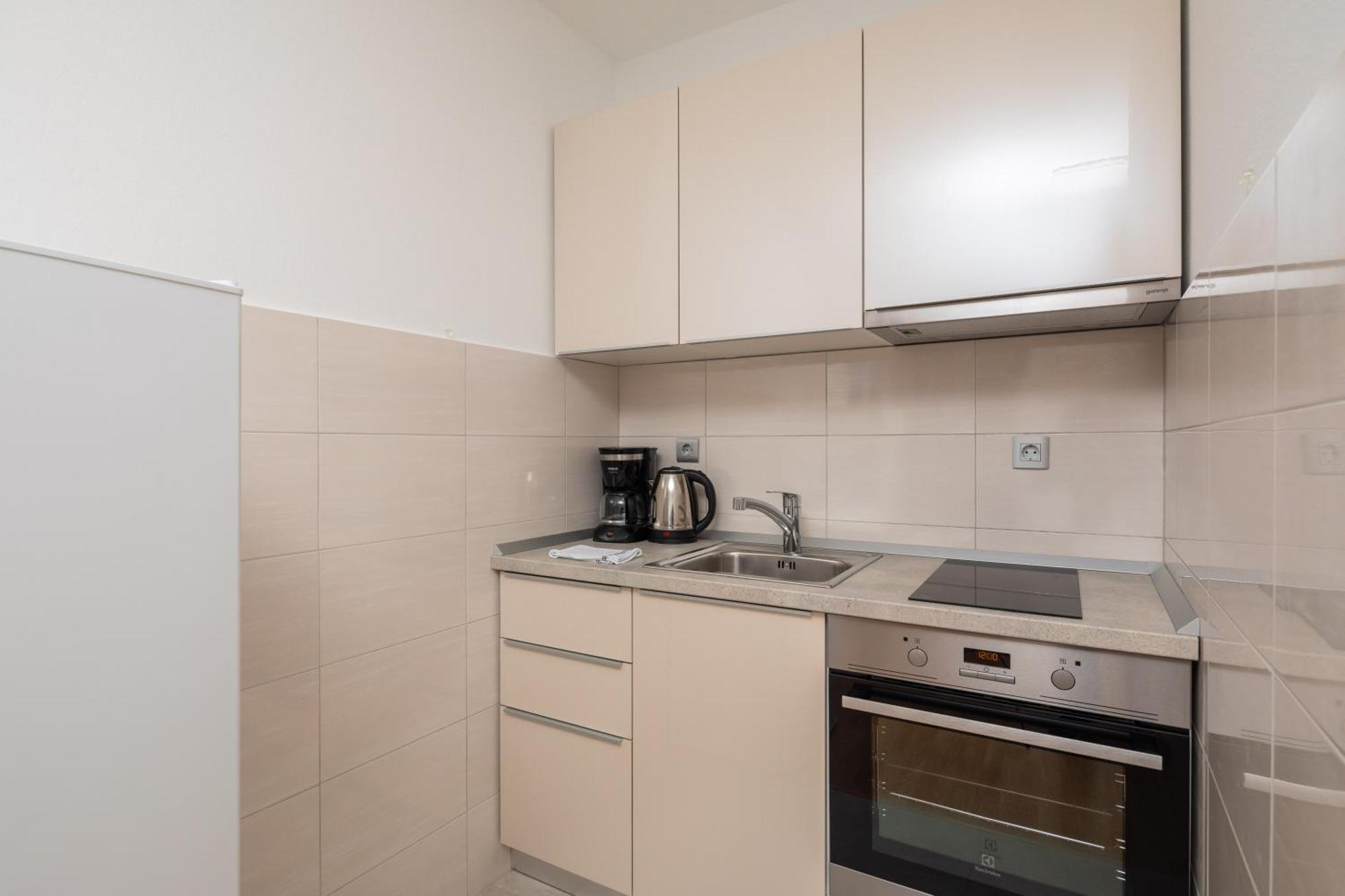 Sunshine Suites Omiš Extérieur photo