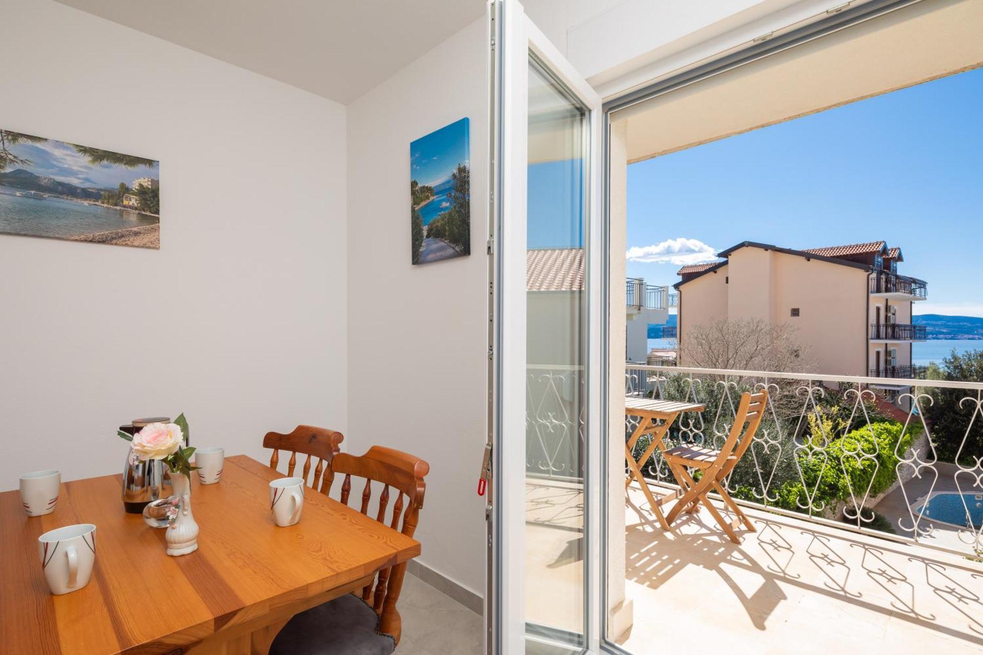 Sunshine Suites Omiš Extérieur photo
