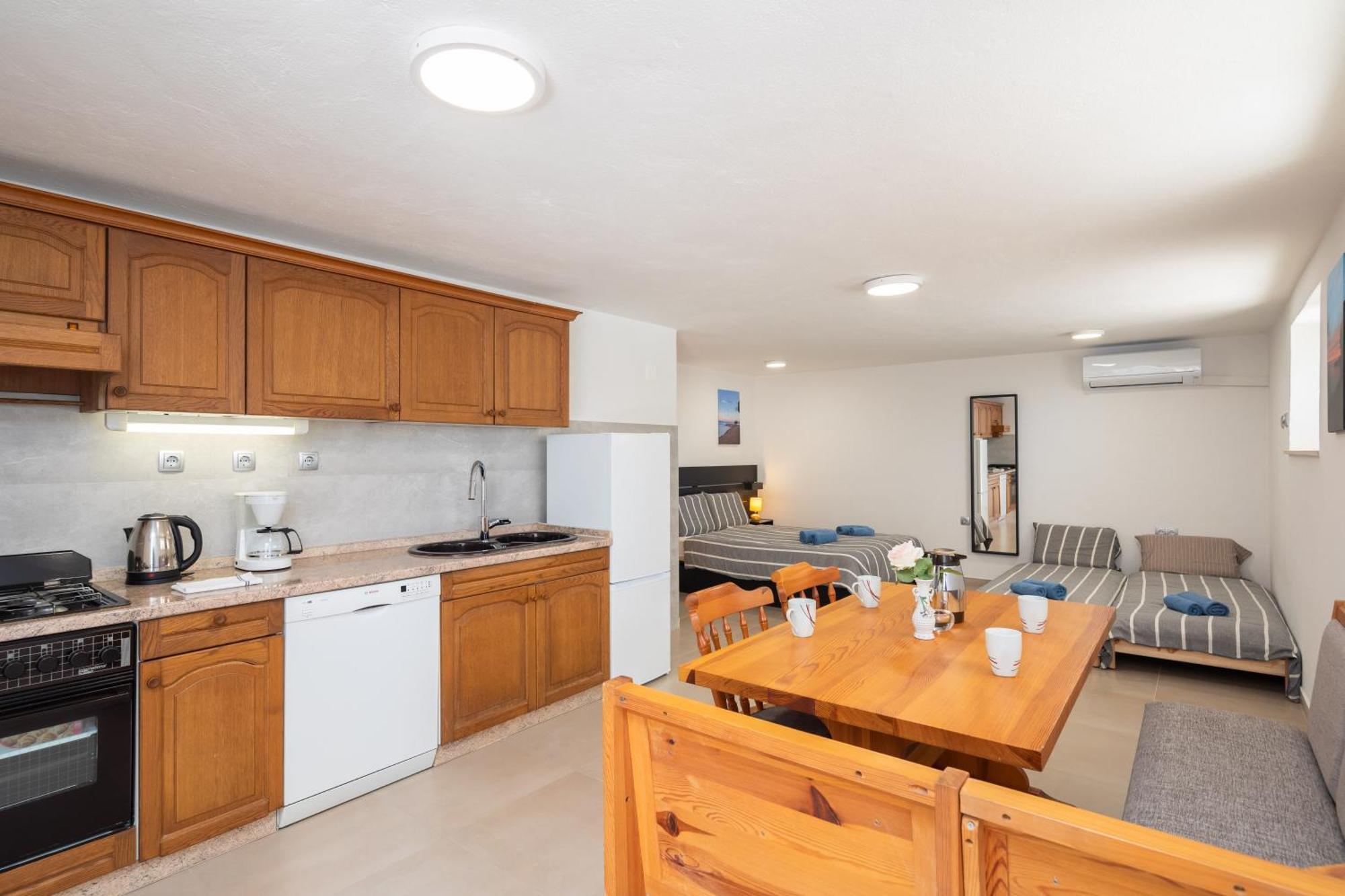 Sunshine Suites Omiš Extérieur photo
