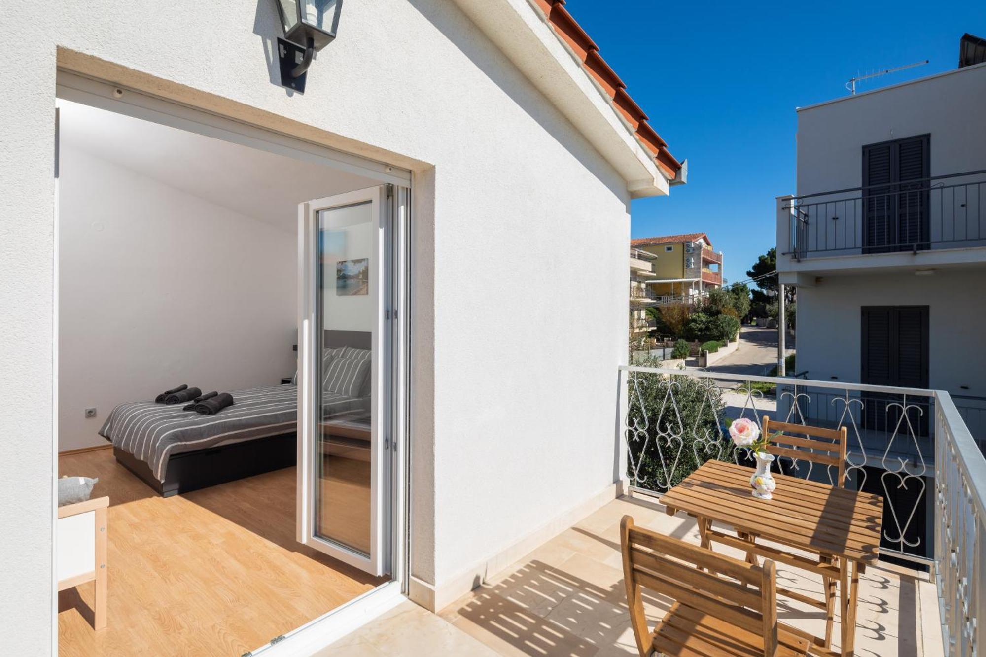 Sunshine Suites Omiš Extérieur photo