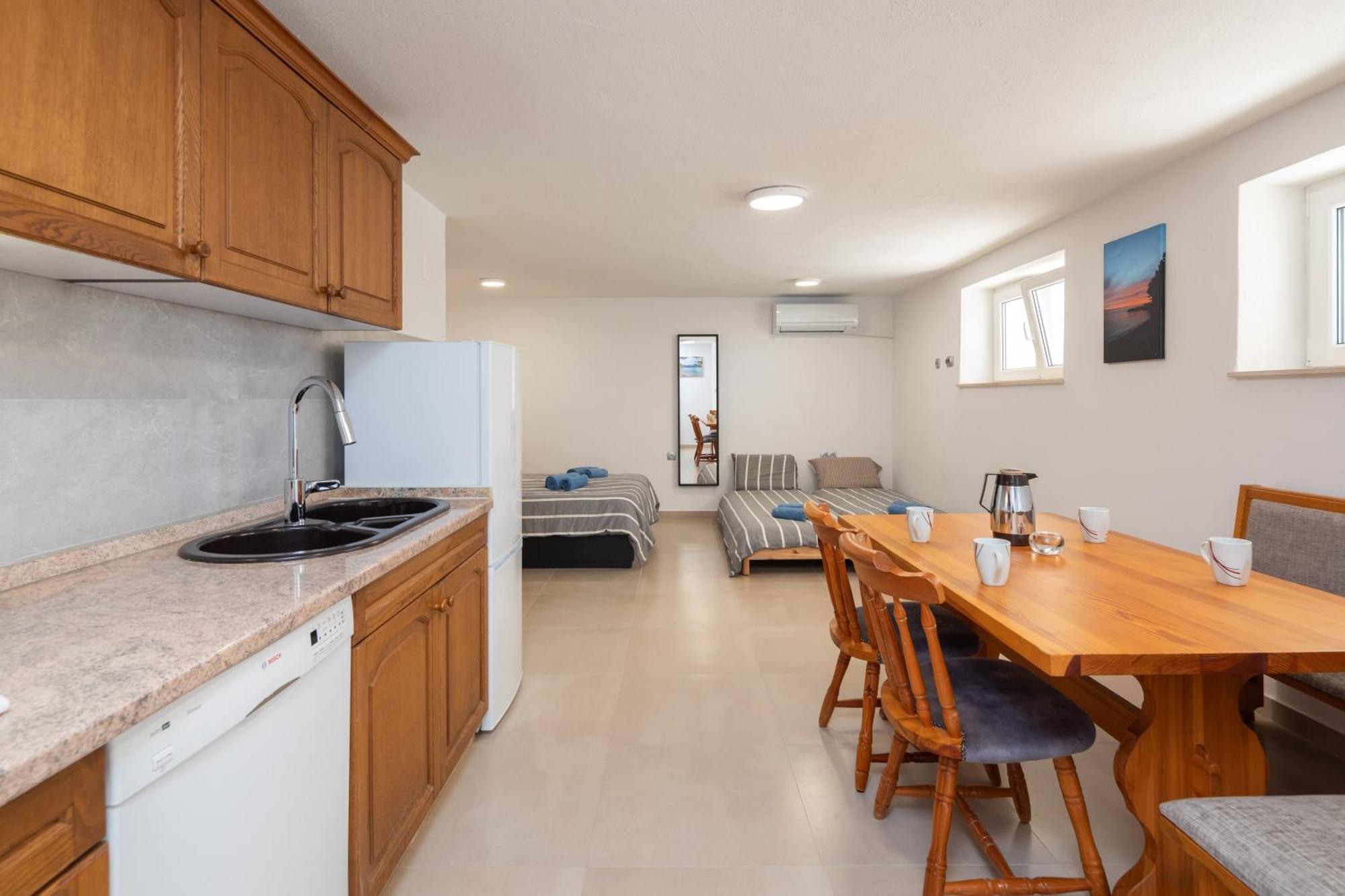 Sunshine Suites Omiš Extérieur photo
