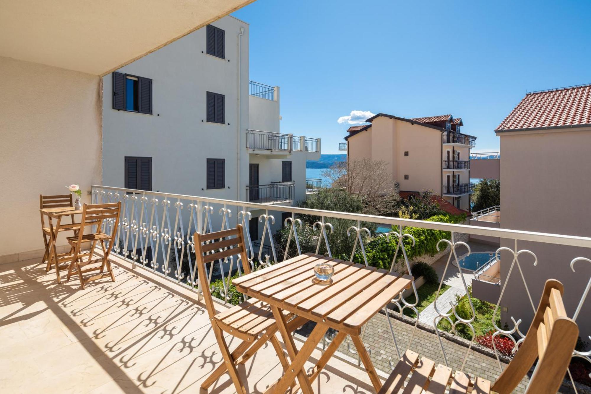 Sunshine Suites Omiš Extérieur photo