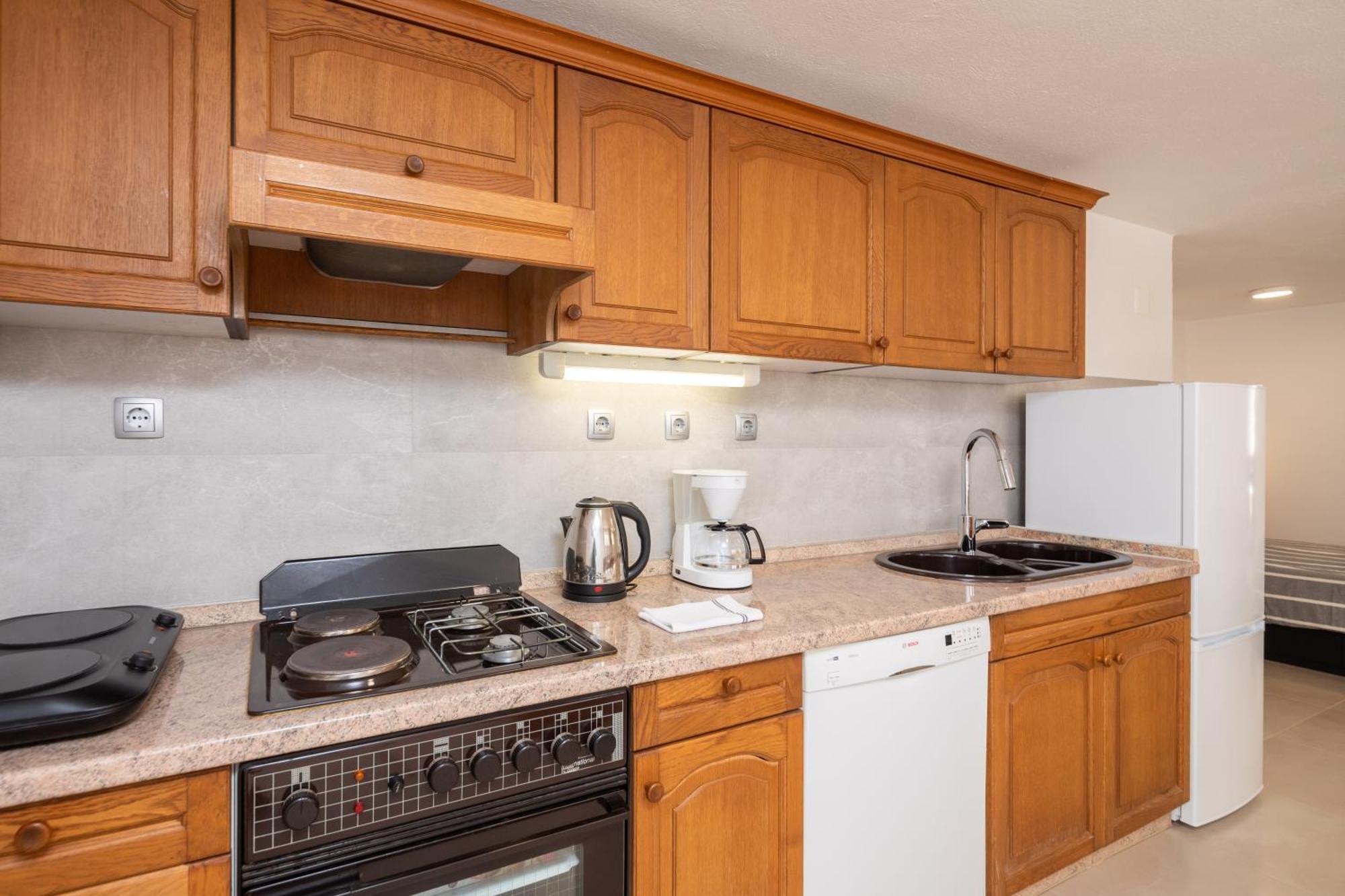 Sunshine Suites Omiš Extérieur photo