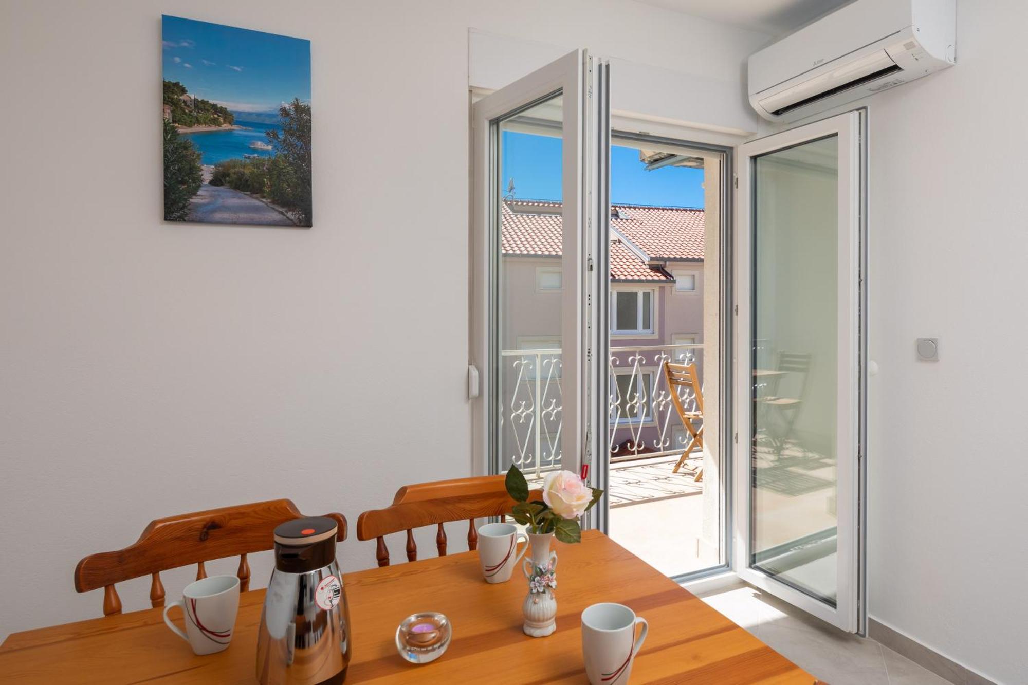 Sunshine Suites Omiš Extérieur photo