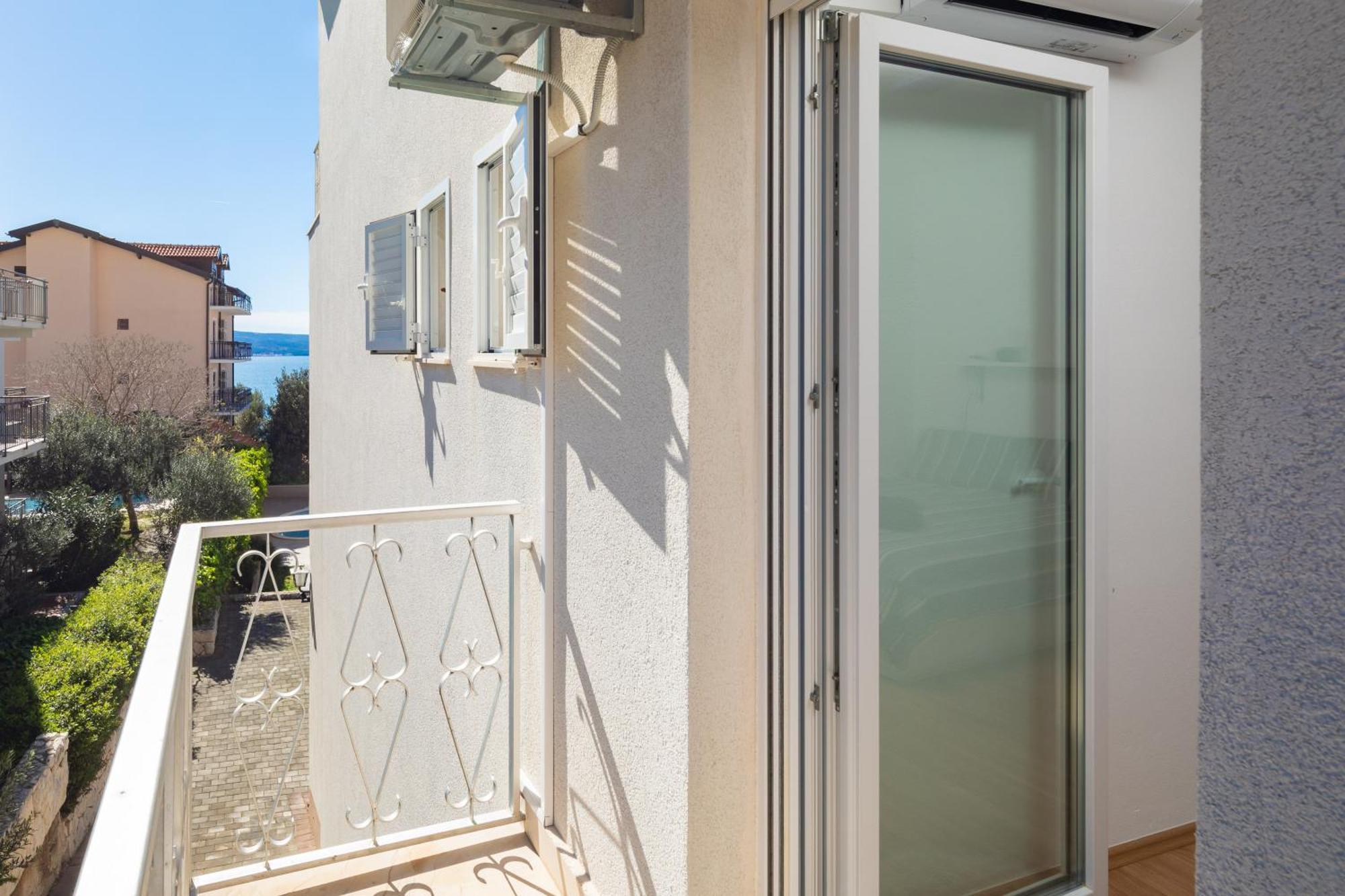 Sunshine Suites Omiš Extérieur photo
