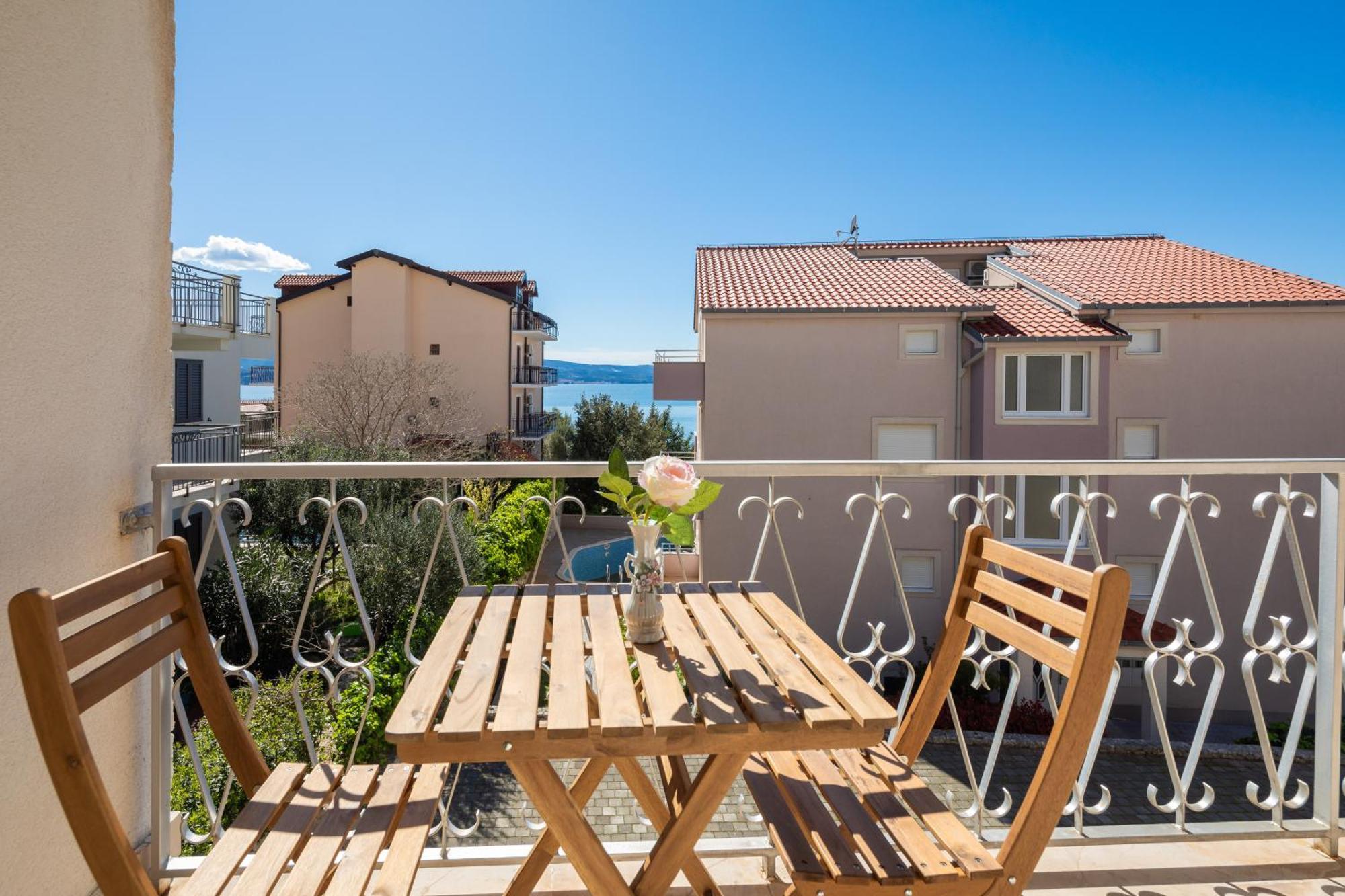 Sunshine Suites Omiš Extérieur photo