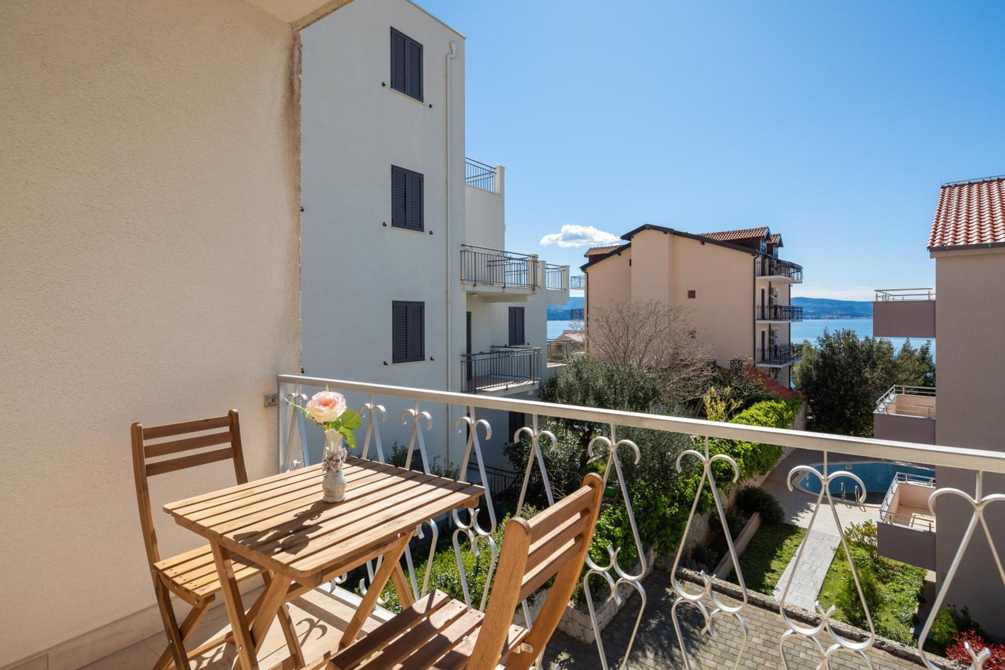 Sunshine Suites Omiš Extérieur photo