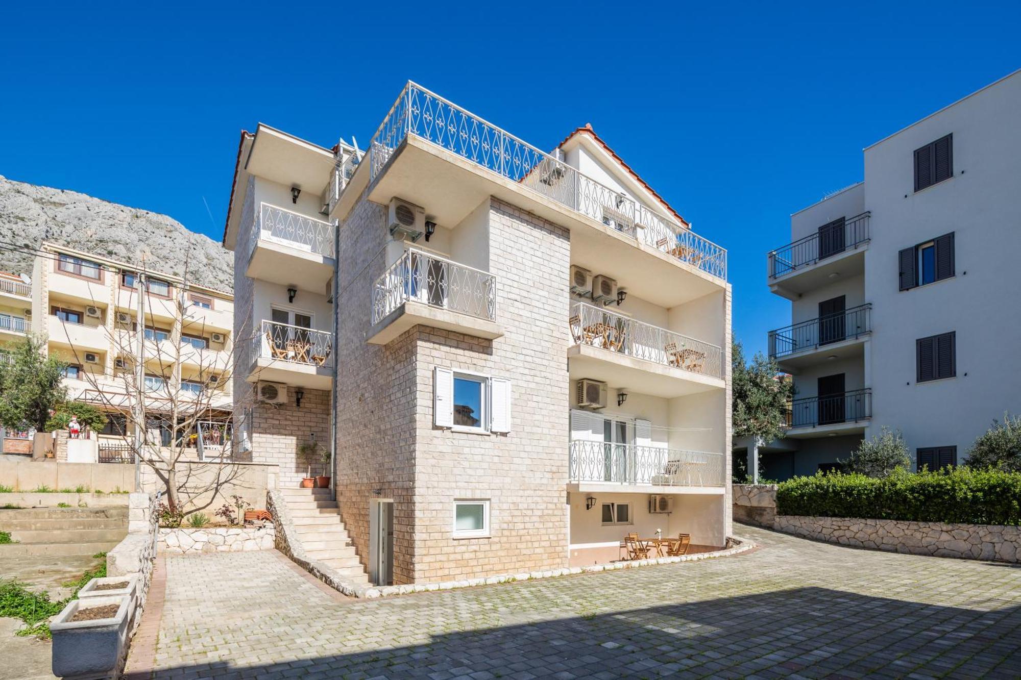 Sunshine Suites Omiš Extérieur photo